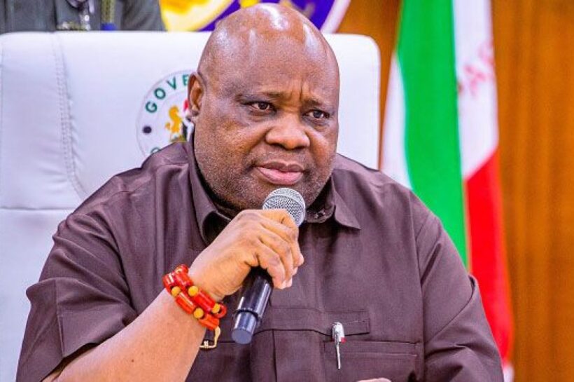 Osun Students Pass Vote Of No Confidence In Adeleke, Decry 200% Fee Hike, ‘Anti-Student’ Policies