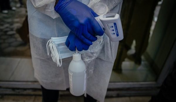 France Confirms First Home-Grown Ebola Case as Doctor Flies In from DRC