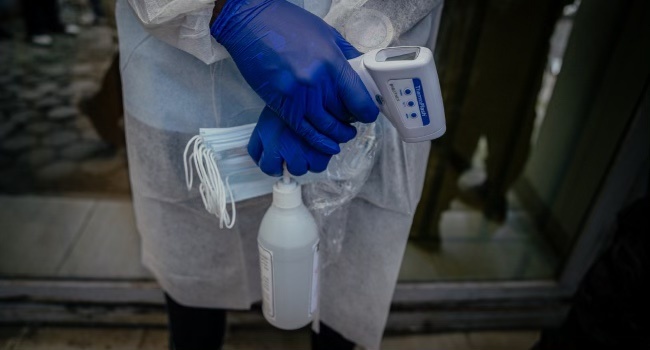 France Confirms First Home-Grown Ebola Case as Doctor Flies In from DRC