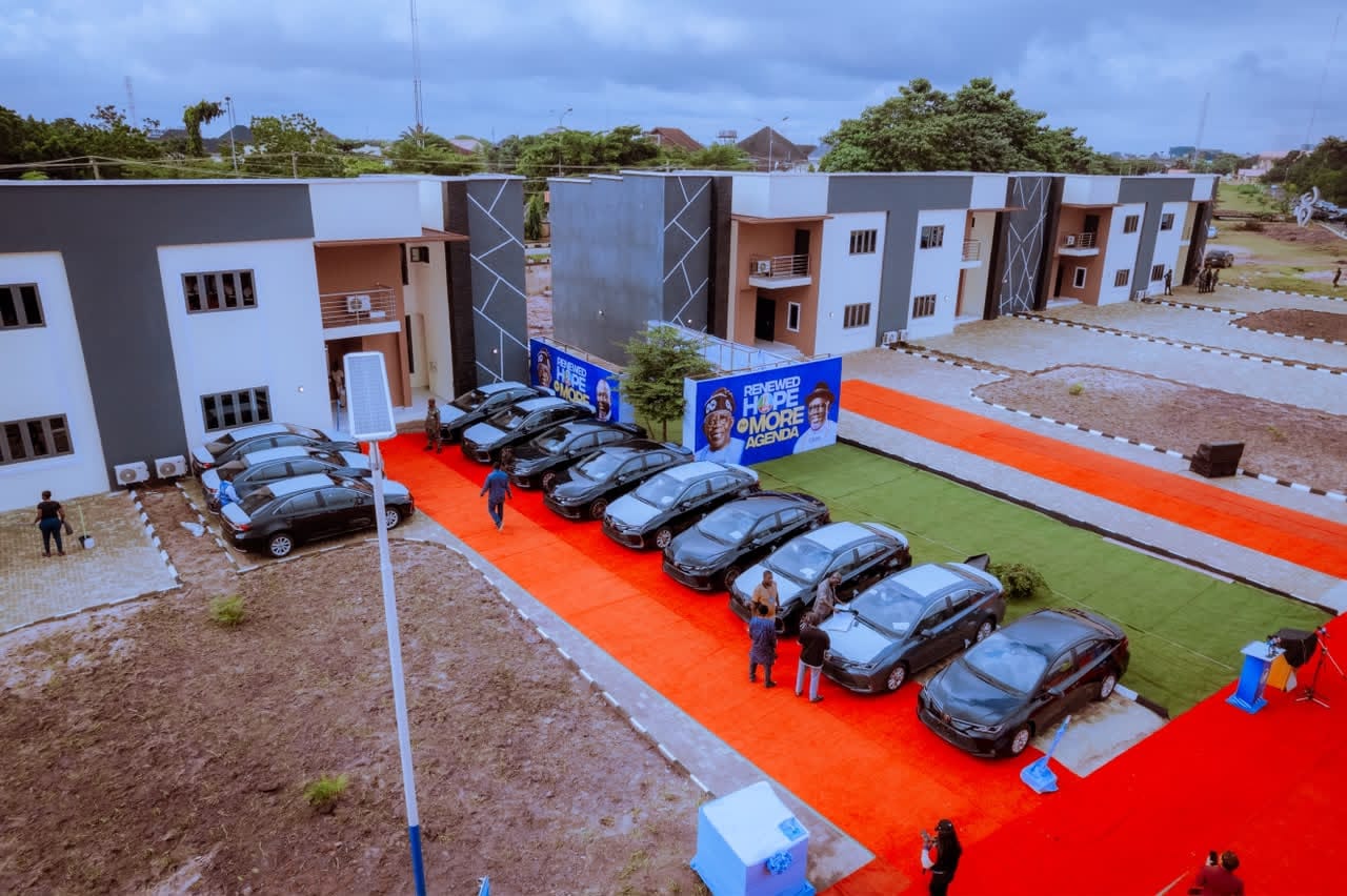 Oborevwori Inaugurates 12 Duplexes, Presents Cars To Permanent Secretaries