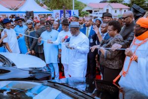 Oborevwori Inaugurates 12 Duplexes, Presents Cars To Permanent Secretaries