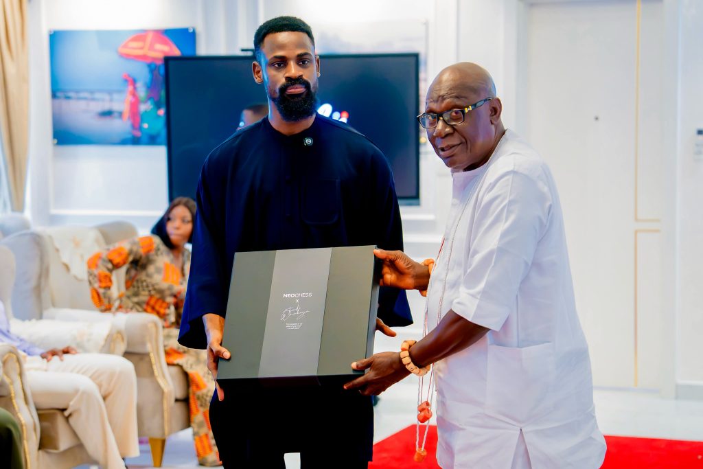 Olu of Warri Hosts Chess Champion Tunde Onakoya