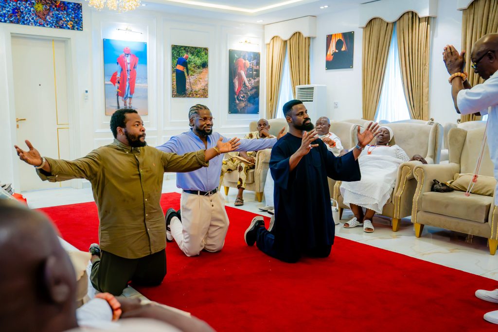 Olu of Warri Hosts Chess Champion Tunde Onakoya