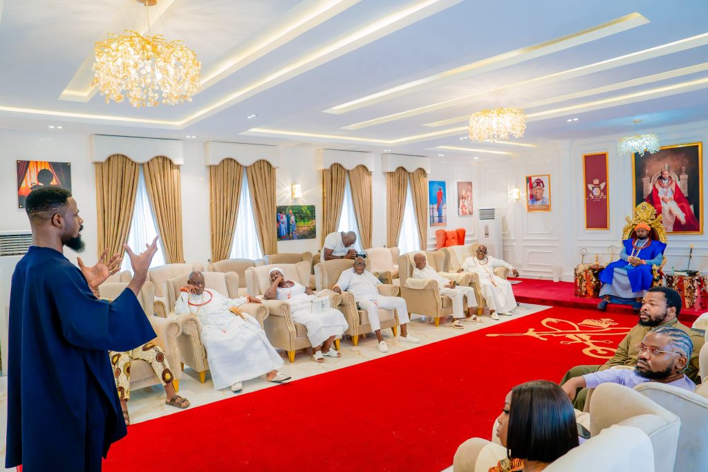 Olu of Warri Hosts Chess Champion Tunde Onakoya